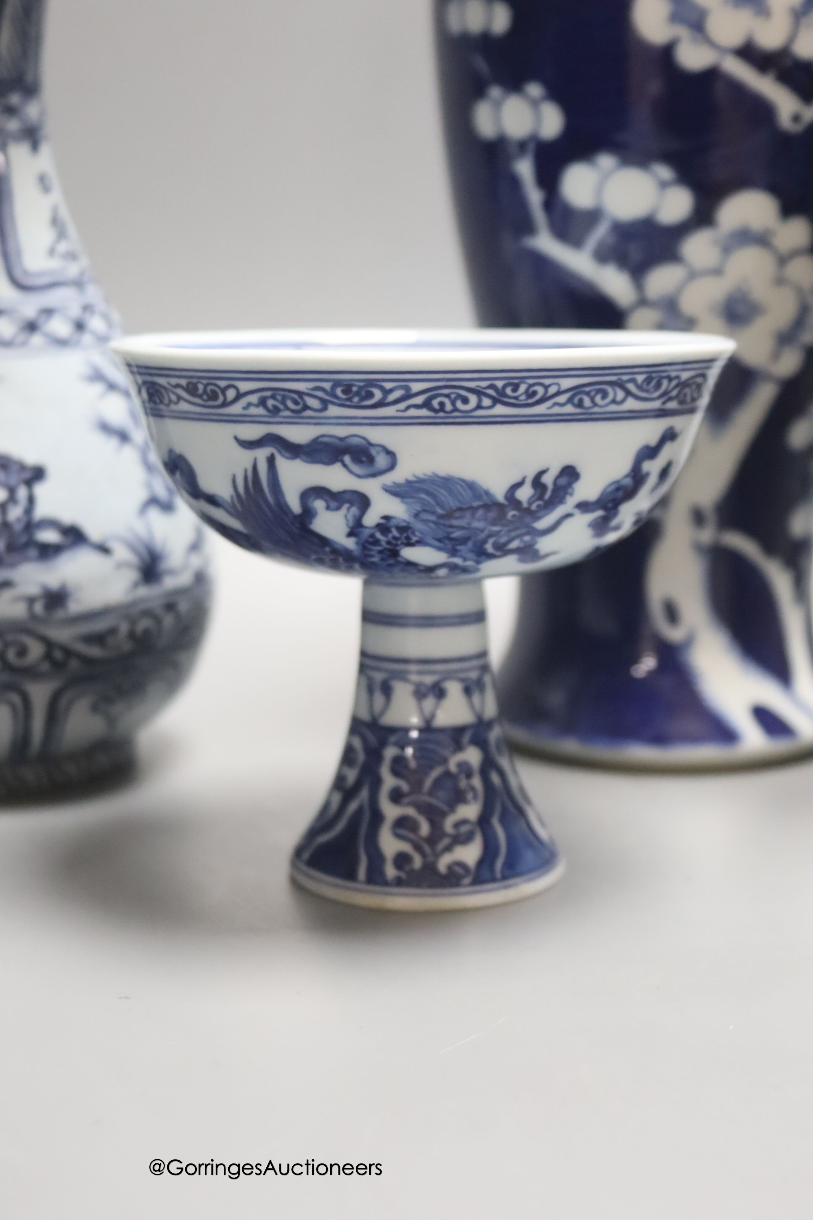 Five Chinese blue and white vessels, tallest 32cm